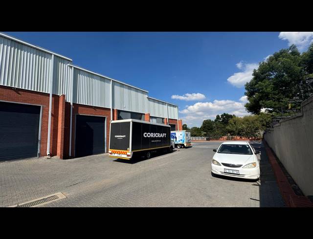 322M² WAREHOUSE TO LET IN LINBRO PARK